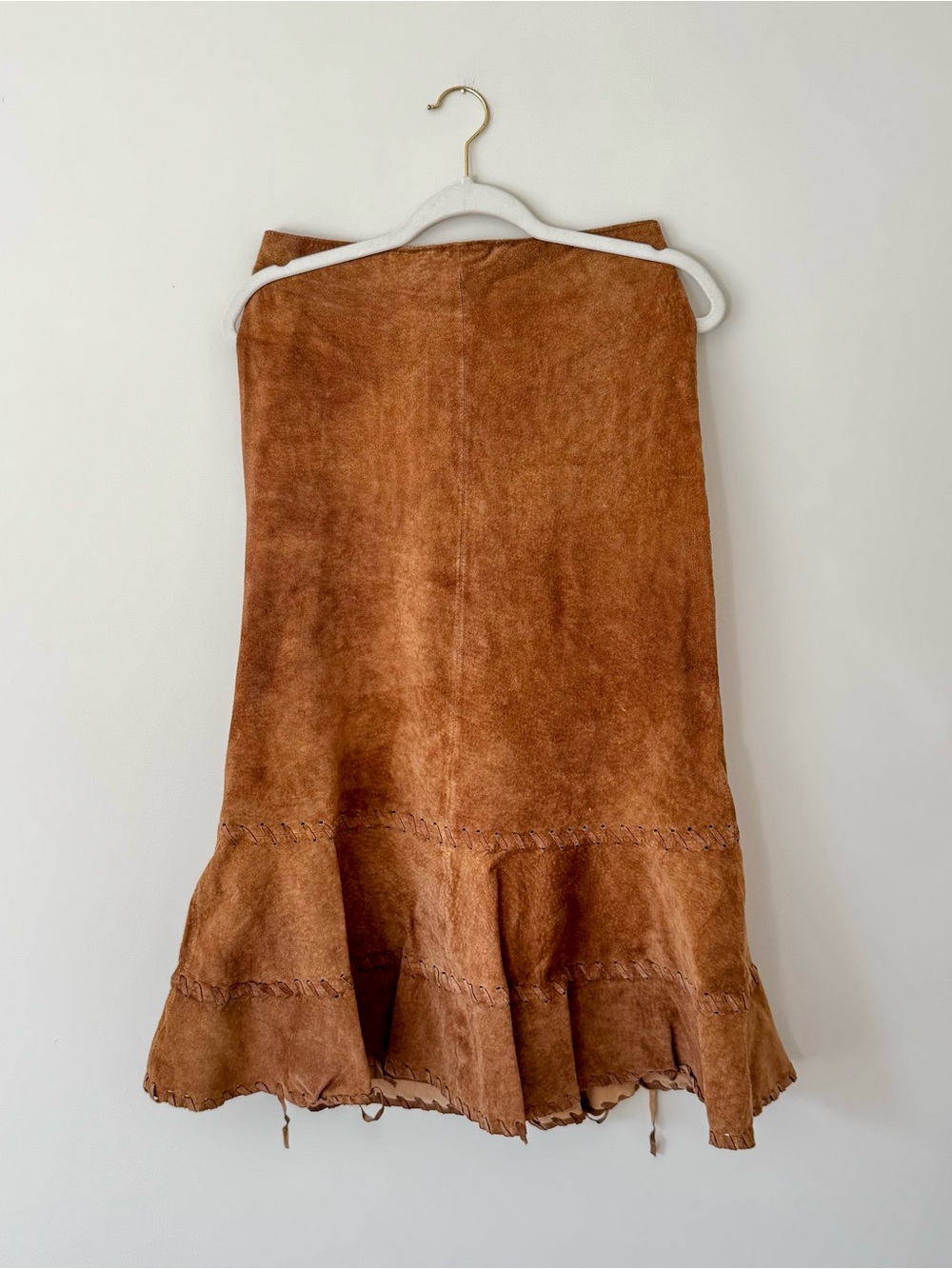 Vintage Chico’s Y2K Western 100% Leather Suede Midi Skirt w/ Woven Trim, Tan – M